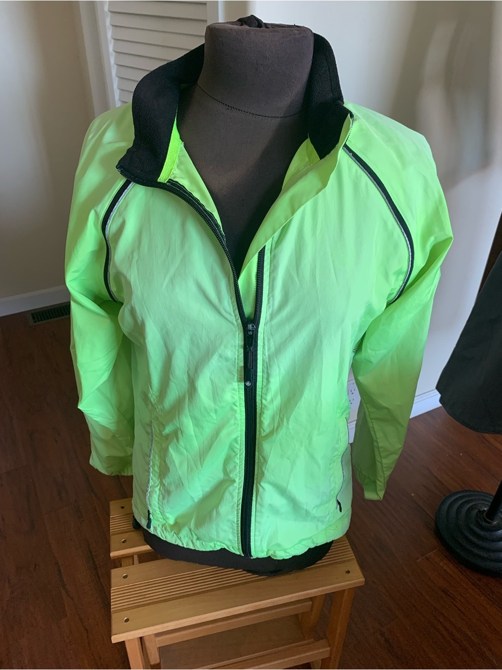 Canari Neon  shaded Green Lightweight Bomber activewear  Jacket with Black Trim